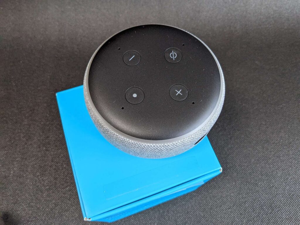 Amazon Echo Dot 3 レビュー [ Echoシリーズの旧型さん -型落ちに価値 